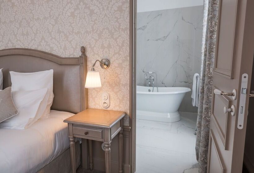 פנסיון Château De Montabert