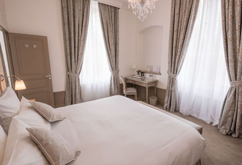 פנסיון Château De Montabert