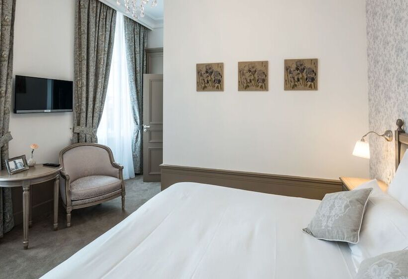 פנסיון Château De Montabert