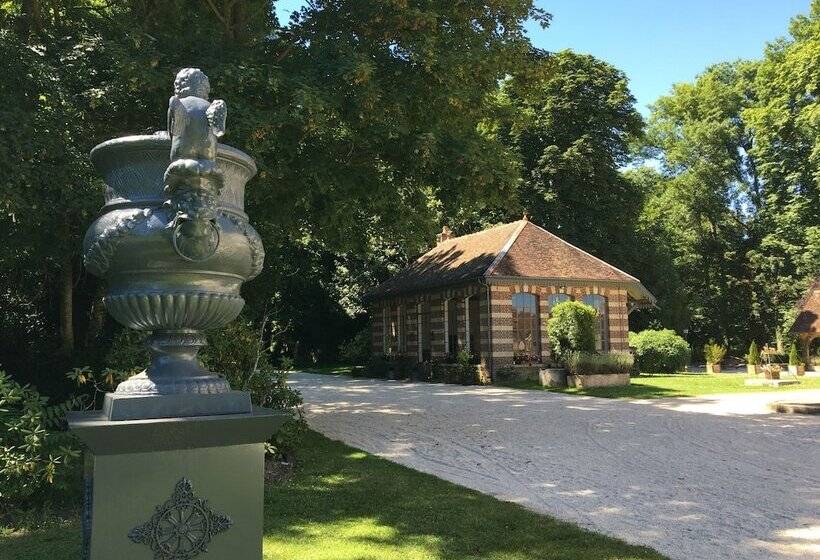 פנסיון Château De Montabert