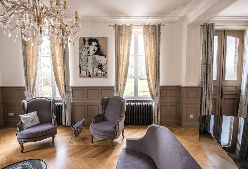 פנסיון Château De Montabert