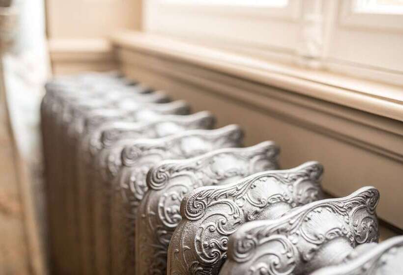 פנסיון Château De Montabert