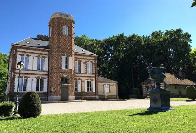 פנסיון Château De Montabert