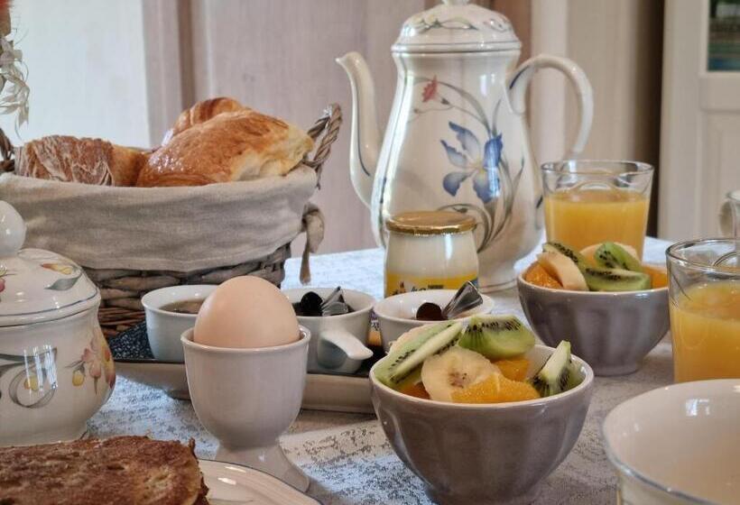 פנסיון Les Chenes Rouges