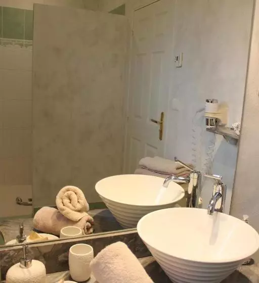 Majatalo Les Chenes Rouges