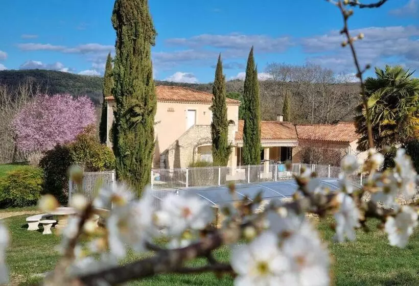 Majatalo Les Chenes Rouges