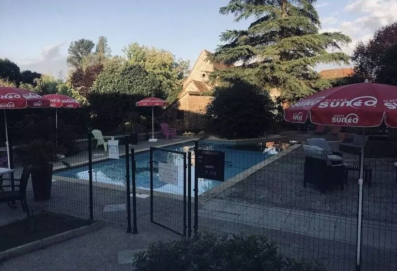 Hostelli Auberge Du Relais D Auniac Hotel Bar Restaurant Piscine