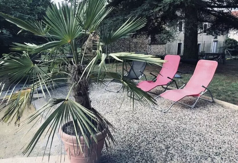 Hostelli Auberge Du Relais D Auniac Hotel Bar Restaurant Piscine