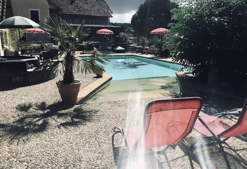 Hostelli Auberge Du Relais D Auniac Hotel Bar Restaurant Piscine