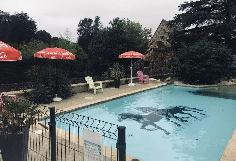 Hostelli Auberge Du Relais D Auniac Hotel Bar Restaurant Piscine