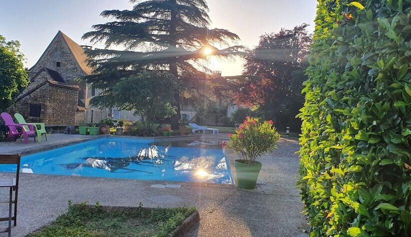 פונדק Auberge Du Relais D Auniac Hotel Bar Restaurant Piscine