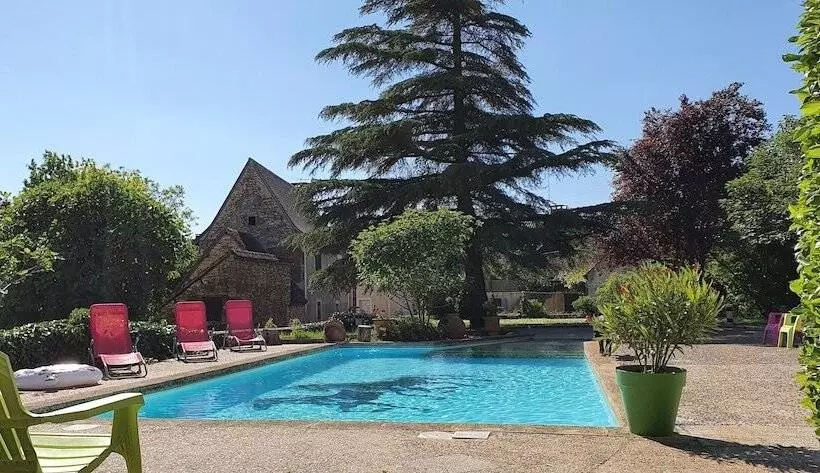 Hostelli Auberge Du Relais D Auniac Hotel Bar Restaurant Piscine