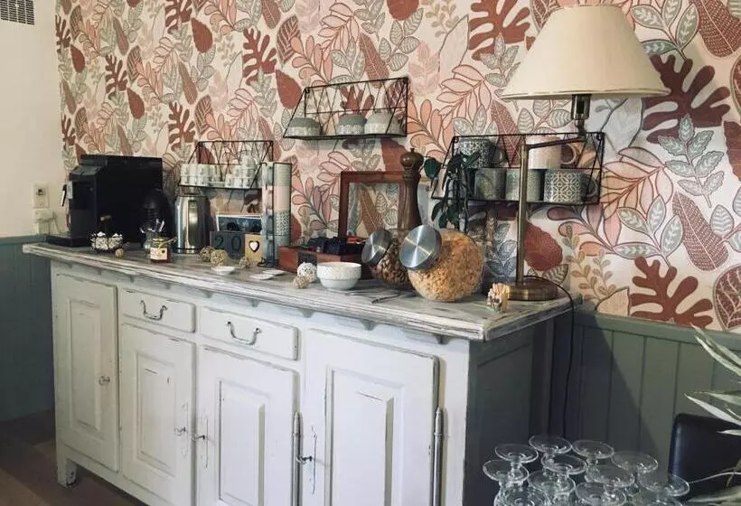 Hostelli Auberge Du Relais D Auniac Hotel Bar Restaurant Piscine