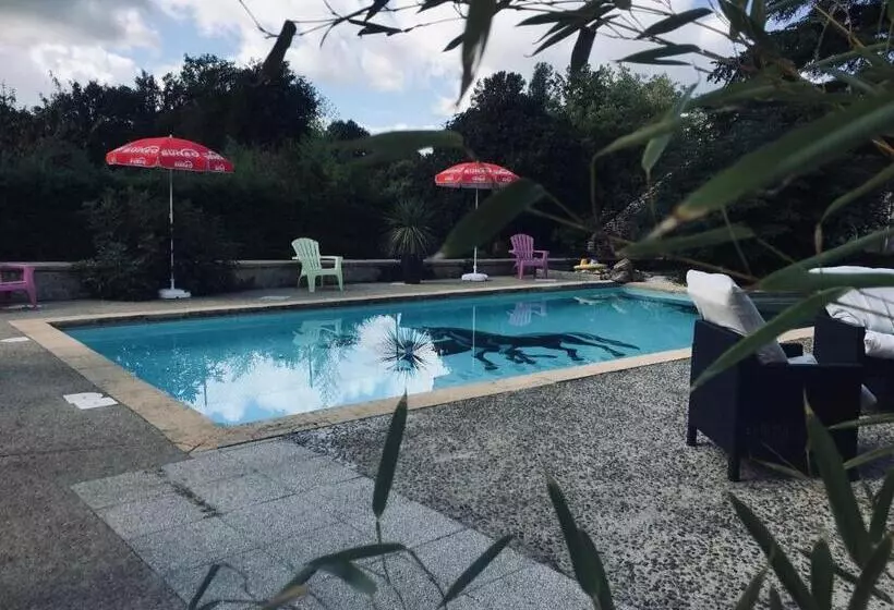 Hostelli Auberge Du Relais D Auniac Hotel Bar Restaurant Piscine