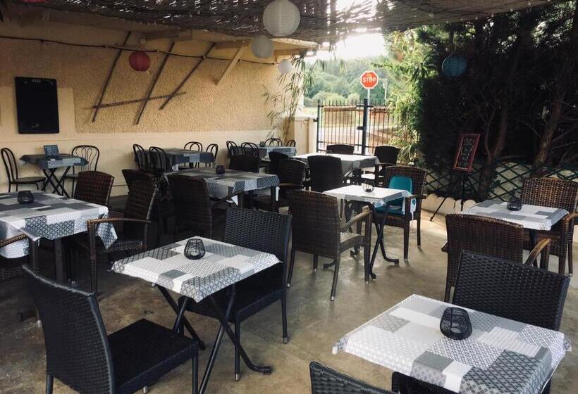 פונדק Auberge Du Relais D Auniac Hotel Bar Restaurant Piscine