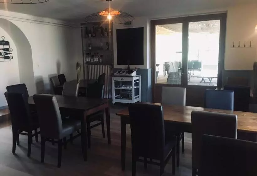 Hostelli Auberge Du Relais D Auniac Hotel Bar Restaurant Piscine