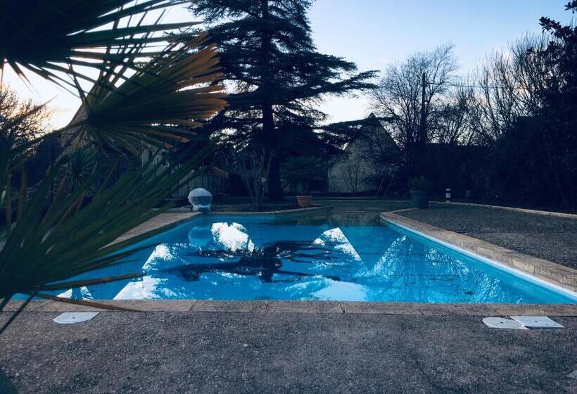 פונדק Auberge Du Relais D Auniac Hotel Bar Restaurant Piscine