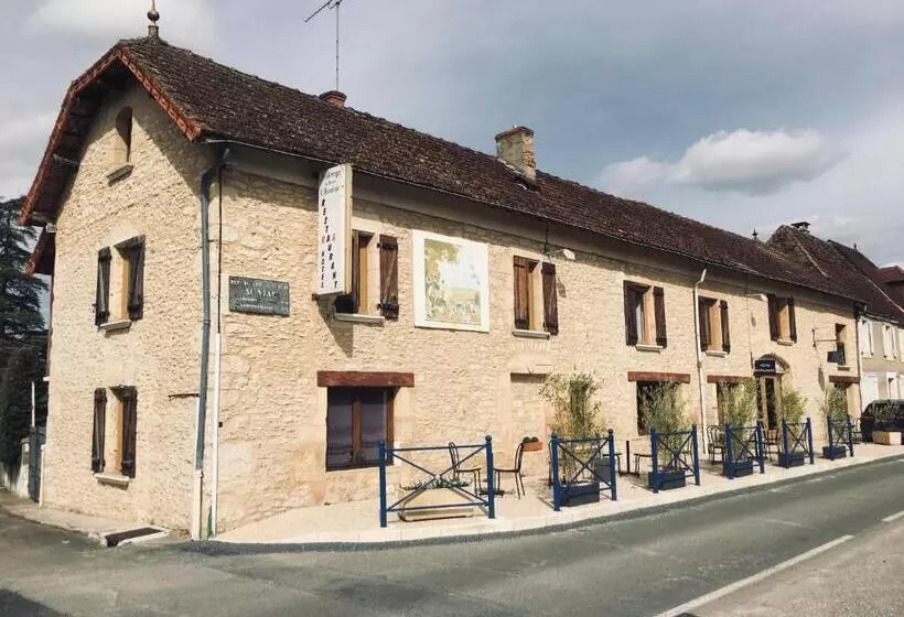 Hostelli Auberge Du Relais D Auniac Hotel Bar Restaurant Piscine