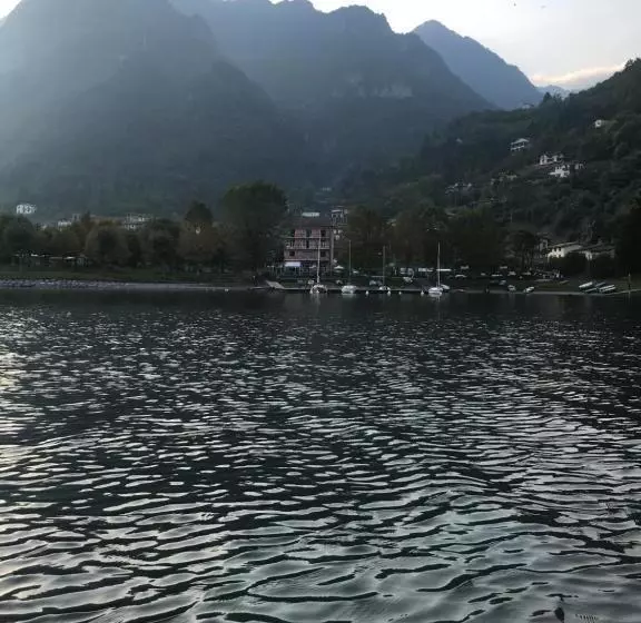 Hotelli Al Lago