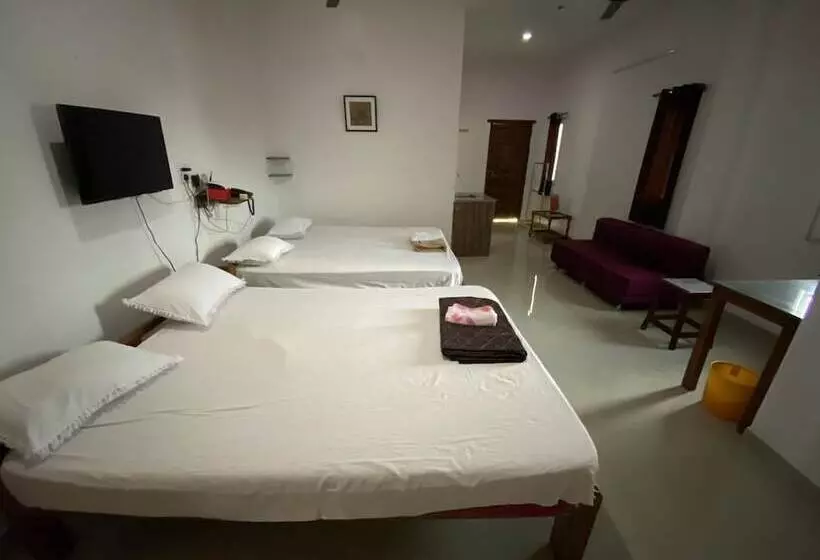 هتل Badrinath House