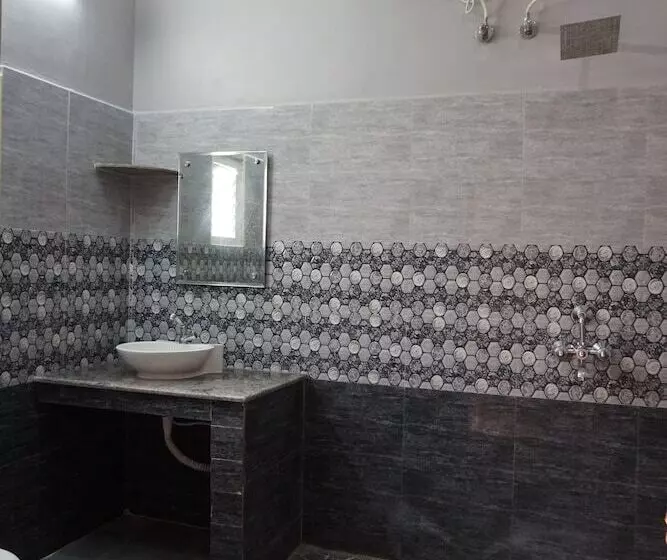 هتل Badrinath House