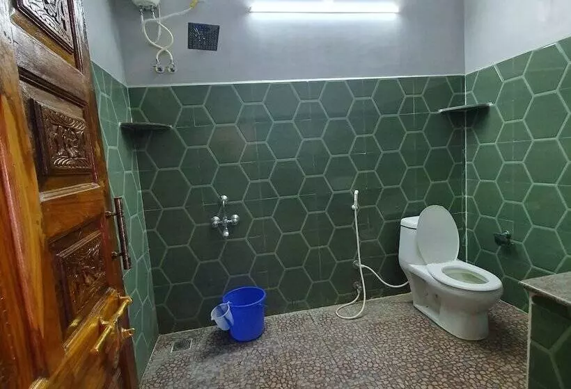 هتل Badrinath House