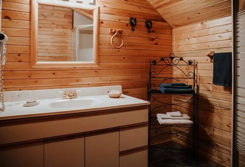 Hotelli Big Creek Lodge   Working Guest Ranch