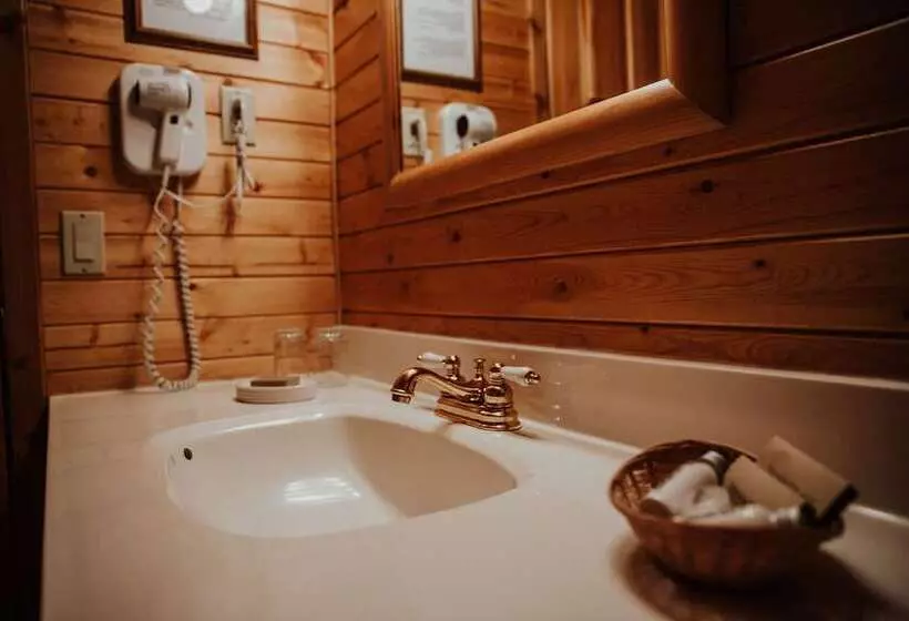 Hotelli Big Creek Lodge   Working Guest Ranch