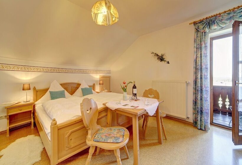 בית מלון כפרי Hirschenstein