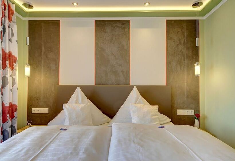 בית מלון כפרי Hirschenstein