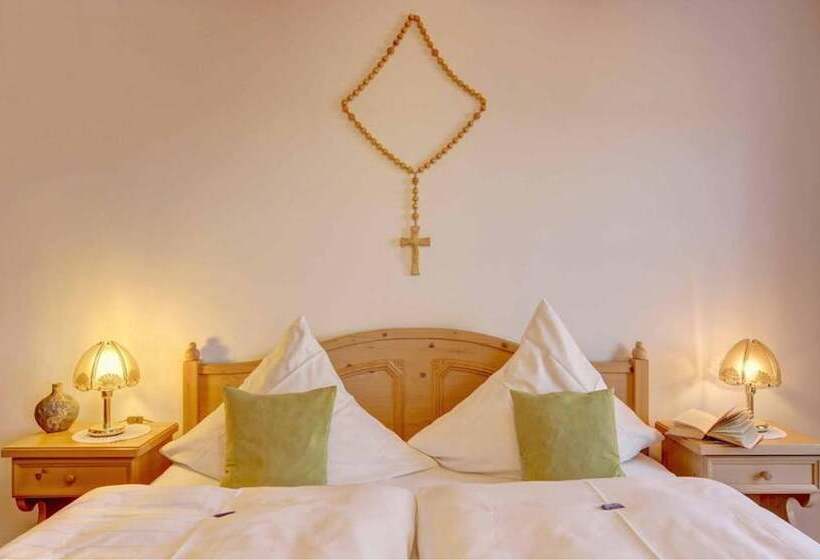 בית מלון כפרי Hirschenstein