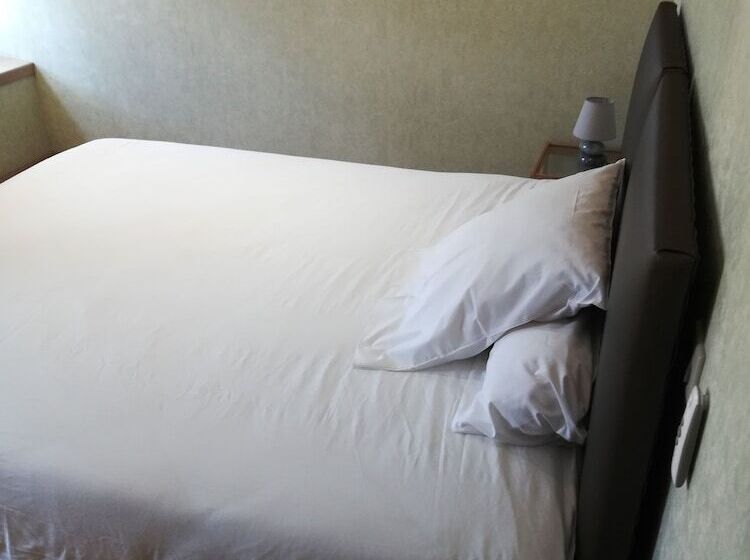 فندق De La Poste Chez Cecile