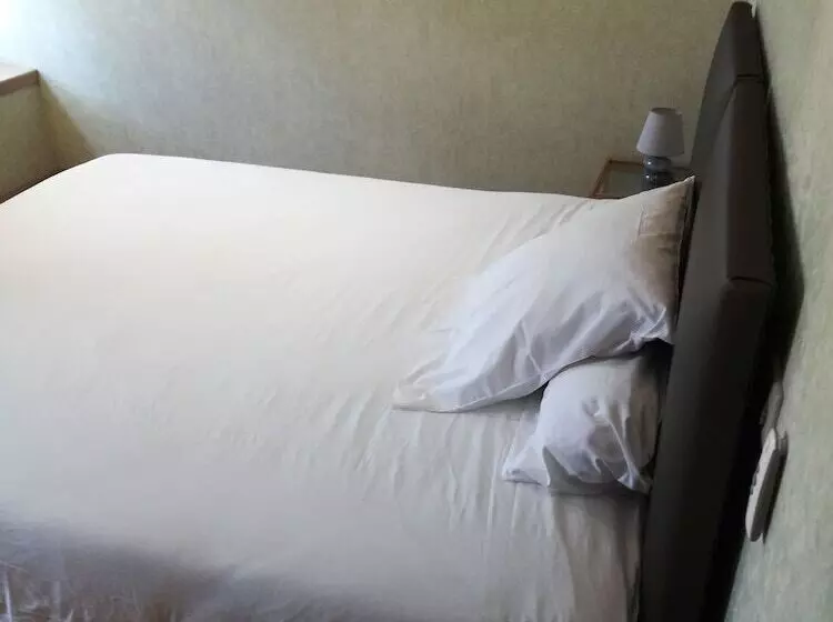 Hotelli De La Poste Chez Cecile