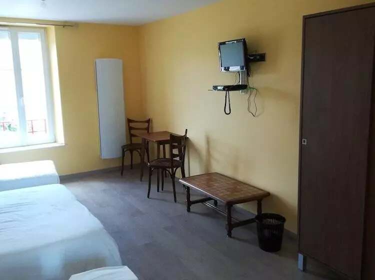 Hotelli De La Poste Chez Cecile