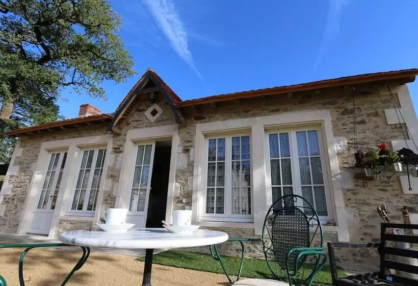 ホテル L Orangerie Du Chateau Des Cedres