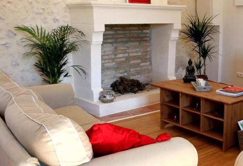 بنسيون Domaine Du Grand Tourtre