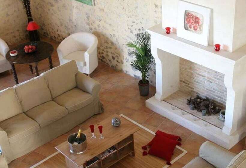 بنسيون Domaine Du Grand Tourtre