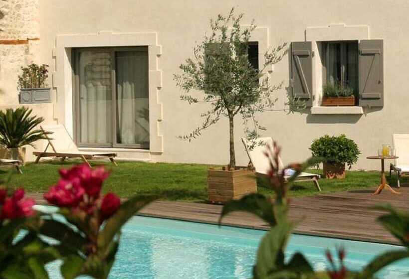 بنسيون Domaine Du Grand Tourtre