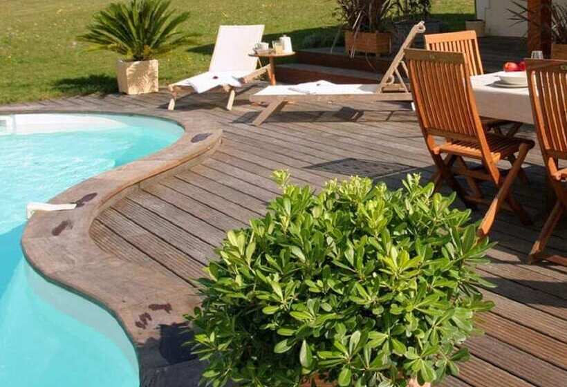 بنسيون Domaine Du Grand Tourtre