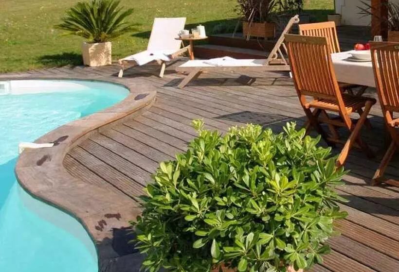 Majatalo Domaine Du Grand Tourtre