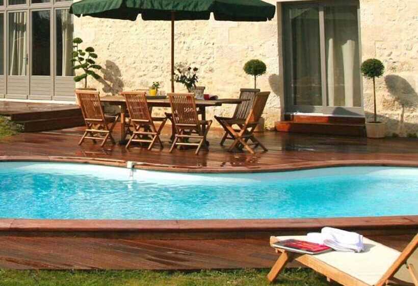 بنسيون Domaine Du Grand Tourtre