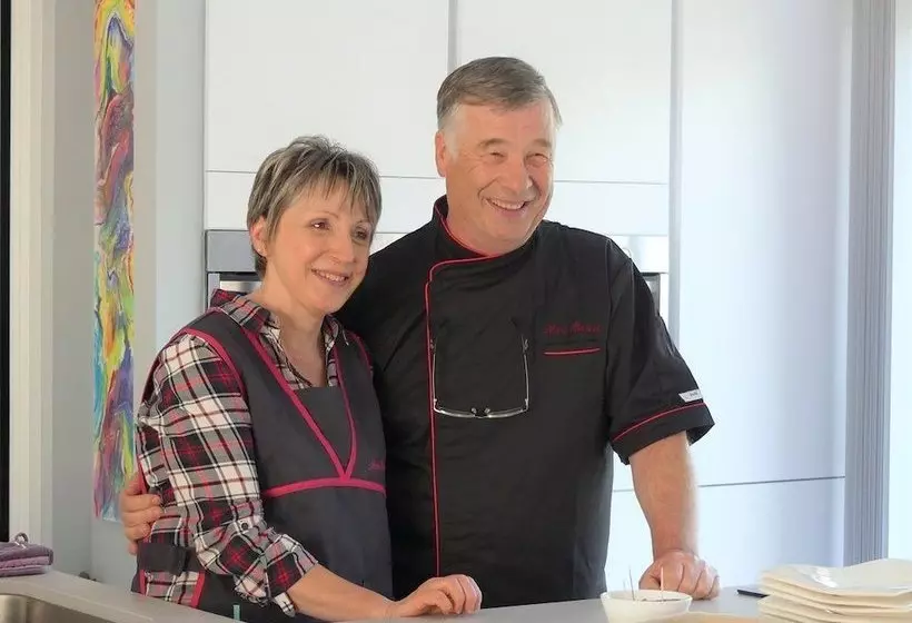 ペンション Notre Bastide Maison Et Table D Hôtes Sur Réservation, Piscine, Climatisation, Jacuzzi, Prise Pour V