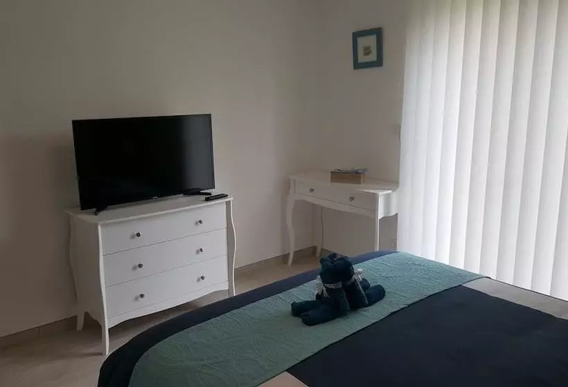 ペンション Notre Bastide Maison Et Table D Hôtes Sur Réservation, Piscine, Climatisation, Jacuzzi, Prise Pour V