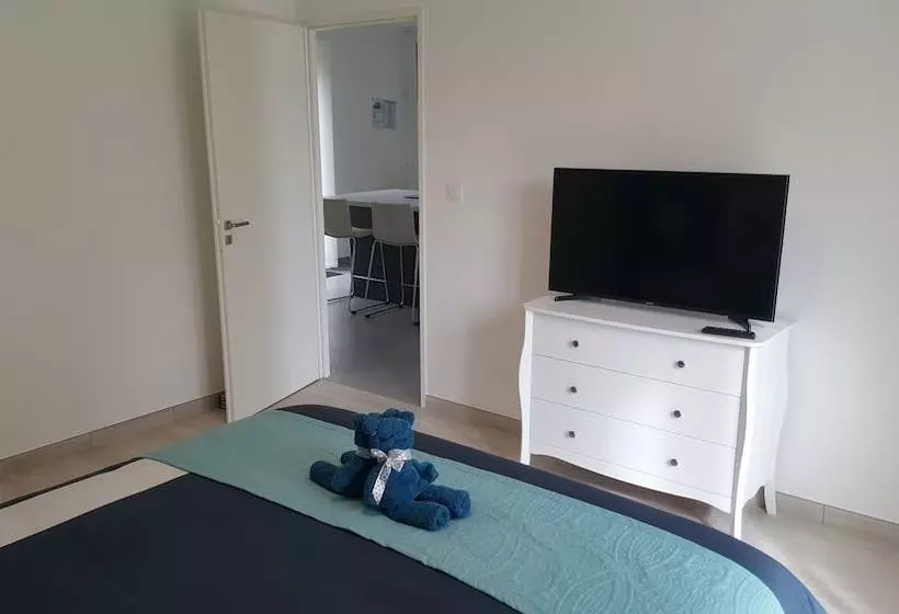 ペンション Notre Bastide Maison Et Table D Hôtes Sur Réservation, Piscine, Climatisation, Jacuzzi, Prise Pour V