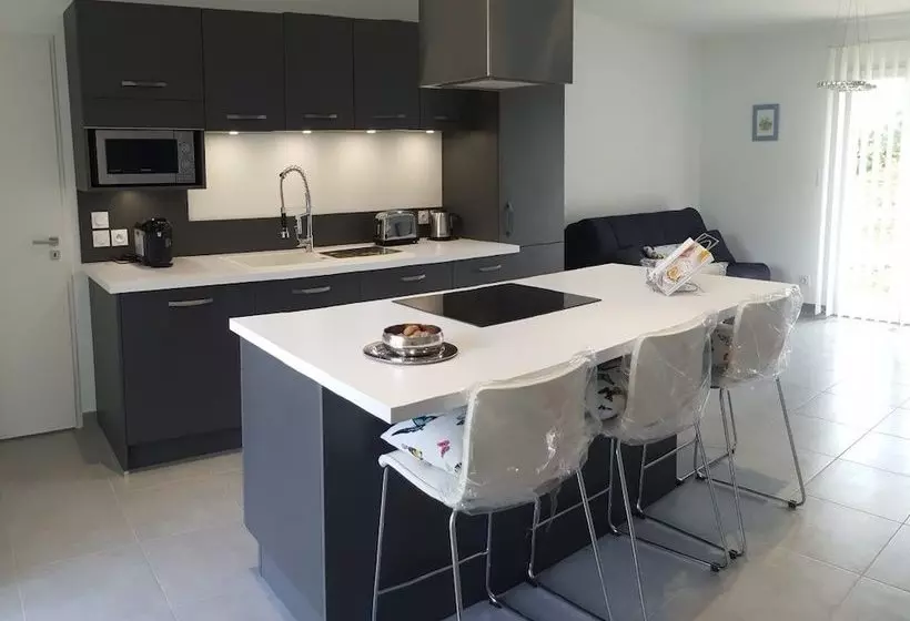 ペンション Notre Bastide Maison Et Table D Hôtes Sur Réservation, Piscine, Climatisation, Jacuzzi, Prise Pour V