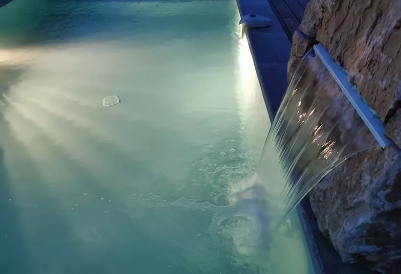 ペンション Notre Bastide Maison Et Table D Hôtes Sur Réservation, Piscine, Climatisation, Jacuzzi, Prise Pour V