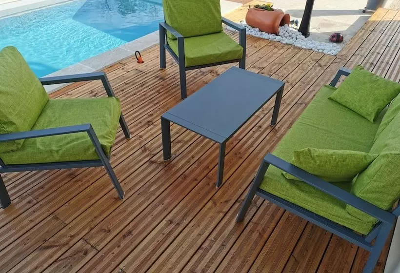 ペンション Notre Bastide Maison Et Table D Hôtes Sur Réservation, Piscine, Climatisation, Jacuzzi, Prise Pour V