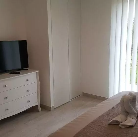 ペンション Notre Bastide Maison Et Table D Hôtes Sur Réservation, Piscine, Climatisation, Jacuzzi, Prise Pour V