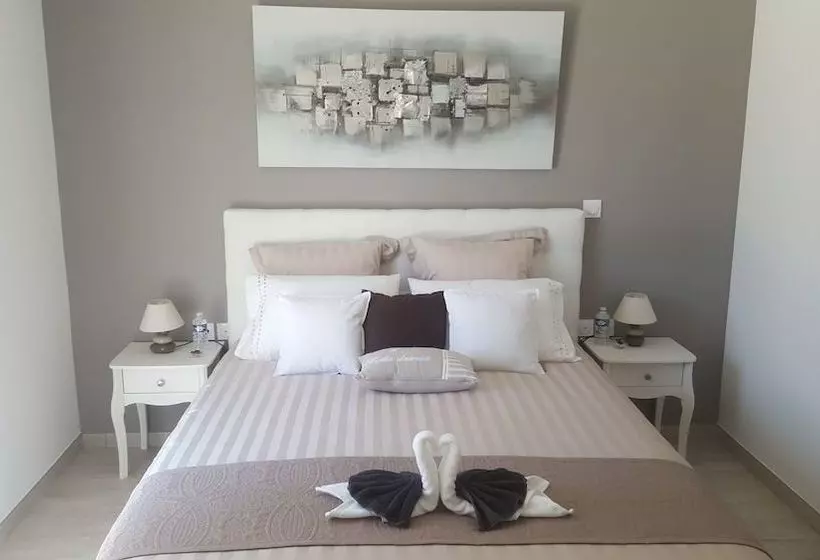 ペンション Notre Bastide Maison Et Table D Hôtes Sur Réservation, Piscine, Climatisation, Jacuzzi, Prise Pour V