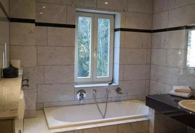 Aamiaismajoitus (B&B) Villa Romantica